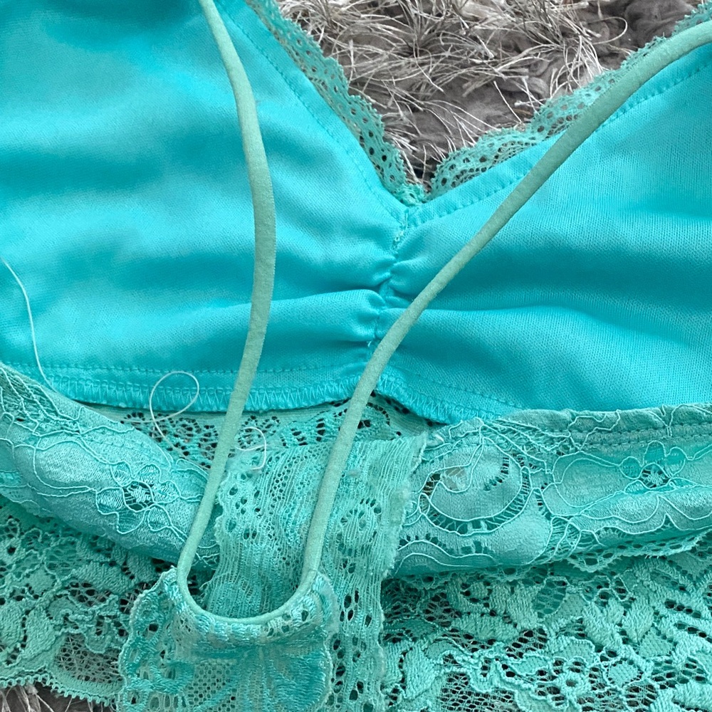 Flying Tomato Lace Bralette in Mint Green - Picture 5 of 6